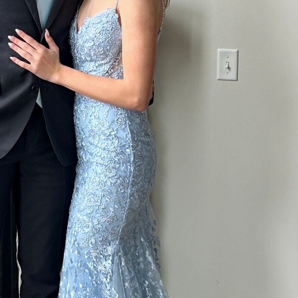 Gorgeous Ellie Wilde Prom Dress - Picture 4 of 6